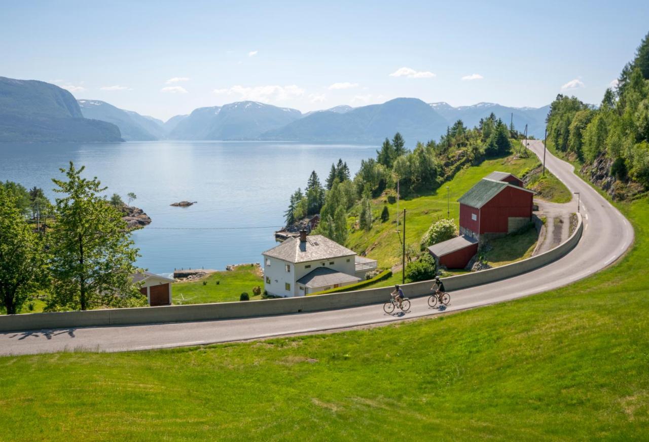 Lavik Fjord Hotel & Apartments Esterno foto